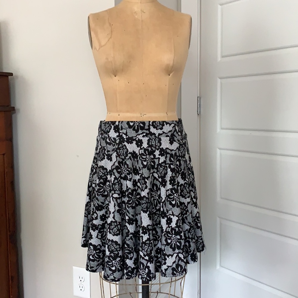 Ultra Teeze Skater Skirt lace print cotton knit pull-on skirt M